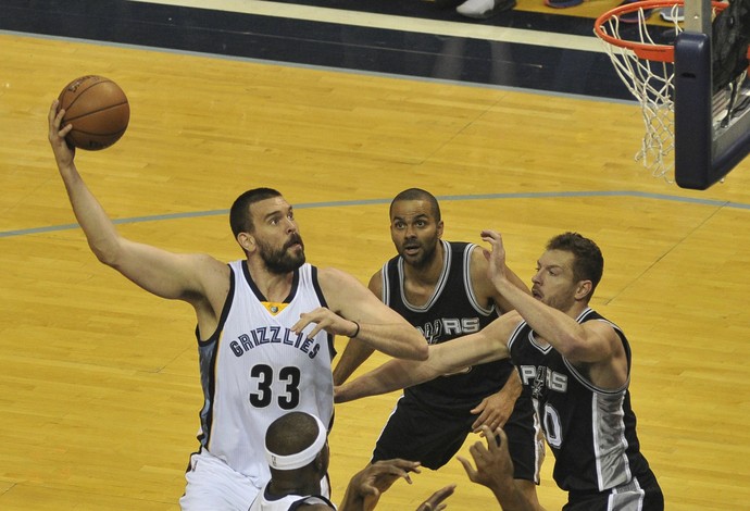 Marc Gasol, dos Grizzlies, contra o San Antonio Spurs (Foto: Justin Ford-USA TODAY Sports)