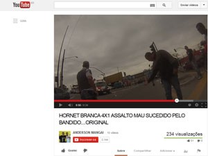 Motociclista que gravou roubo perguntou porque assaltante não prefere trabalhar (Foto: reprodução / YouTube)