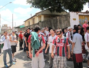 Torcida do Fluminense na fila do independência (Foto: Rafael Cavalieri / Globoesporte.com)
