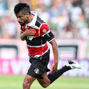 Léo Moura Santa Cruz x América-MG (Foto: Marlon Costa / Pernambuco Press)