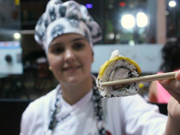 Chef Ana Cristina Galotta fez sushi especial com ingredientes amazônicos (Foto: Leandro Tapajós/G1 AM) Chef Ana Cristina Galotta fez sushi especial com ingredientes amazônicos (Foto: Leandro Tapajós/G1 AM)