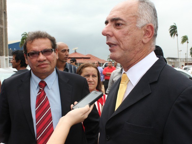 Mauro Nazif e Dalton de Franco, tomaram posse como prefeito e vice-prefeito de Porto Velho nesta terça-feira (1) (Foto: Ivanete Damasceno/G1) Mauro Nazif e Dalton de Franco, tomaram posse como prefeito e vice-prefeito de Porto Velho nesta terça-feira (1) (Foto: Ivanete Damasceno/G1)