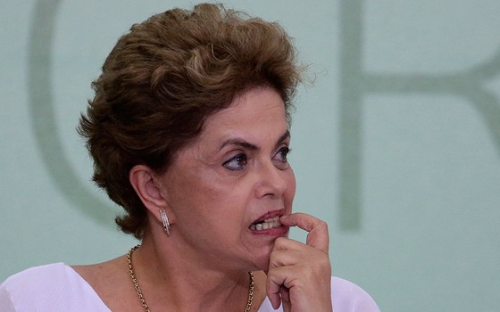 A presidente Dilma Rousseff em encontro no Palácio do Planalto, dia 1º de abril (Foto: AP Photo/Eraldo Peres)