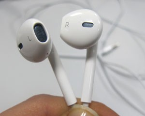 Novos EarPods têm cinco saídas de ar que melhoram a qualidade do som (Foto: Laura Brentano/G1)