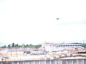 Helicoptero reforça segurança em Alcaçuz (Foto: Magnus Nascimento/Tribuna do Norte)