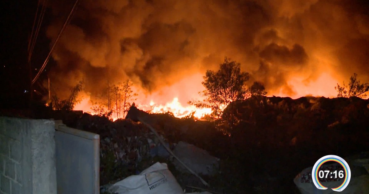 Incêndio atinge fábrica de embalagens em Piracaia, SP - Globo.com