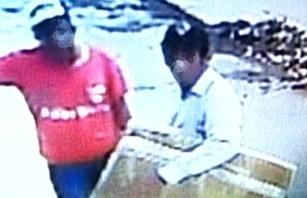 Suspeitos alegaram que iam entregar colchão a detento de presídio de Quirinópolis, em Goiás (Foto: Reprodução/ TV Anhanguera)