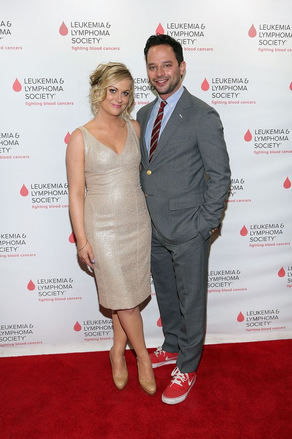 A atriz Amy Poehler e o comediante Nick Kroll (Foto: Getty Images)