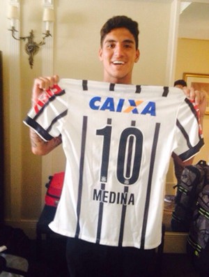Gabriel Medina camisa do Corinthians (Foto: Reprodução / Site Oficial)