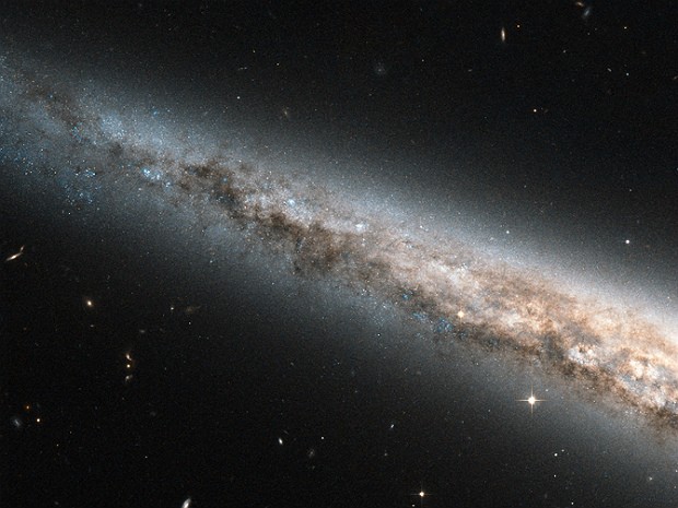 Galáxia Agulha (Foto: Nasa/ESA)
