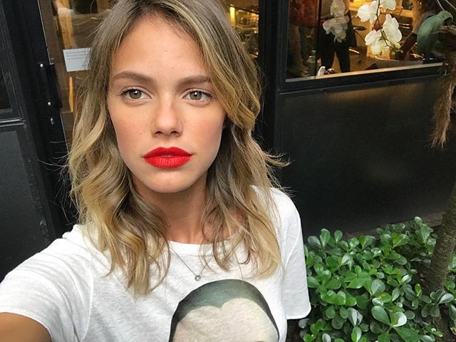 A atriz Laura Neiva fala sobre suas técnicas ecológicas para conter a menstruação (Foto: Reprodução/Instagram) A atriz Laura Neiva fala sobre suas técnicas ecológicas para conter a menstruação (Foto: Reprodução/Instagram)