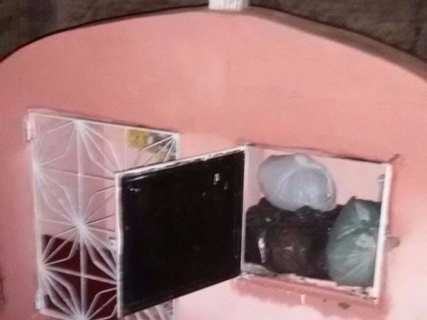 Adolescente confessou aos policiais que escondia a droga no cemitério (Foto: Divulgação/ Polícia Militar)