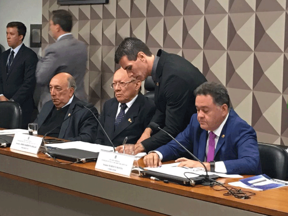O senador João Alberto (ao centro) presidiu a sessão desta quinta do Conselho de Ética (Foto: Gustavo Garcia, G1)