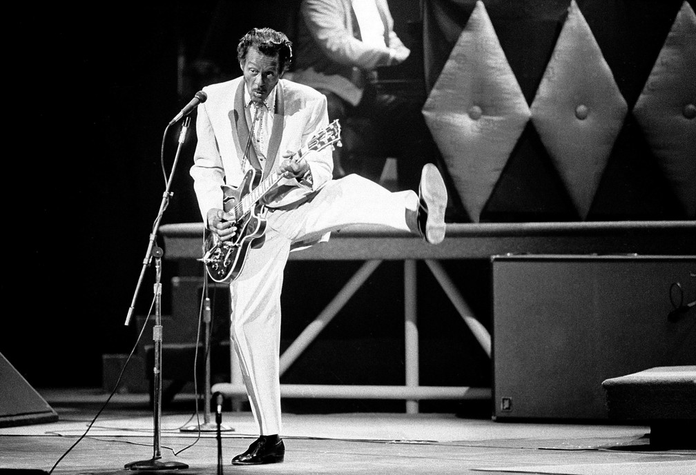 Chuck Berry se apresenta durante comemoração dos seus 60 anos, em 1986 (Foto: James A. Finley/AP Photo)