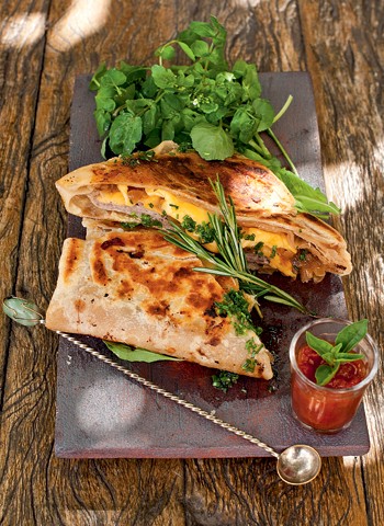 Toque mexicano - A tortilha substitui o pão no sanduíche de Daniela França Pinto. Prato Hideko Honma (Foto: Ricardo Corrêa)