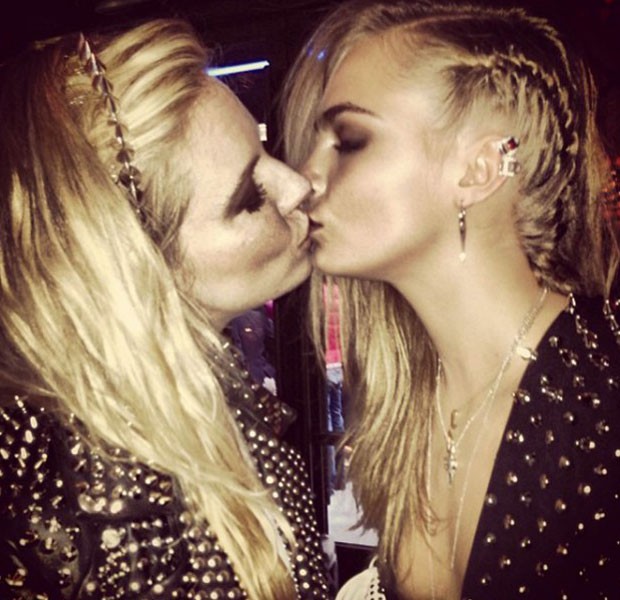 Sienna Miller e Cara Delevingne (Foto: Reprodução/Instagram)