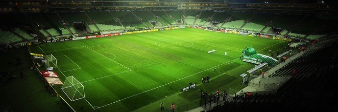 Gestor da Arena Palmeiras garante aprendizado e campo melhor em 2016