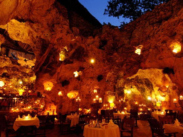 O Ali Barbour´s Cave, restaurante dentro de uma caverna no Quênia (Foto: Ali Barbour's Cave/Divulgação)