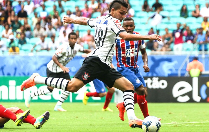 Timão perde Petros e pode ficar sem Fábio Santos para enfrentar o Goiás