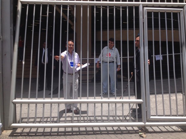 Portões da Uninove Barra Funda foram fechados às 13h e nenhum candidato se atrasou (Foto: Vanessa Fajardo/G1)
