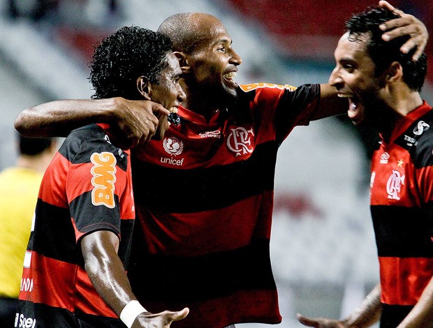 Luiz Antonio comemora gol do Flamengo sobre o Coritiba' (Foto: Rudy Trindade / Ag. Estado)