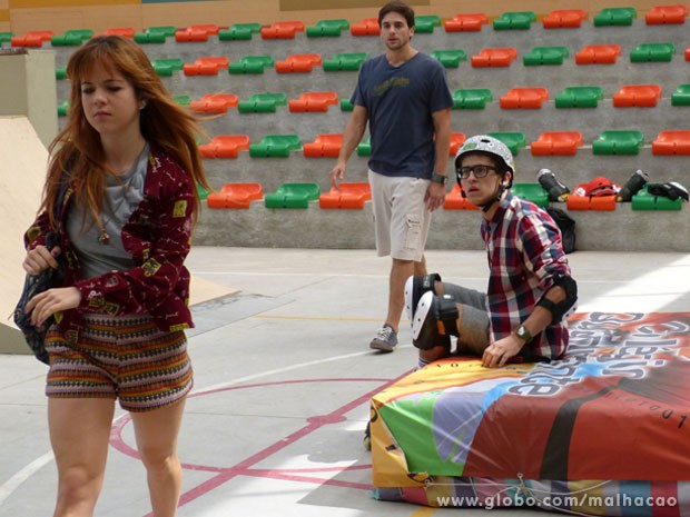 Climinha nada! Rola é climão! Olha a cara de bolada da Morgana! KKKKK (Foto: Malhação / Tv Globo)