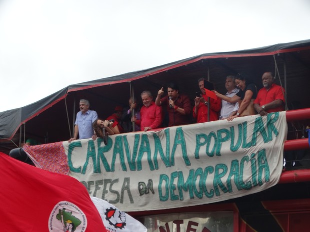 Lula participou de um ato público em Caruaru na manhã desta quarta-feira (13) (Foto: Joalline Nascimento/G1)