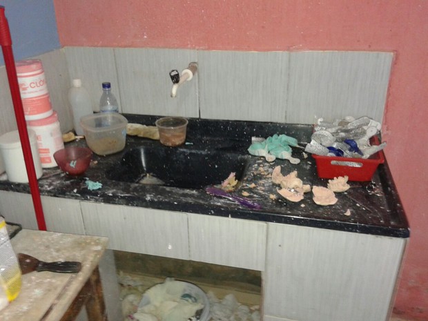Cerca de 30 pessoas eram atendidas diariamente na clínica clandestina (Foto: Vigilância Sanitária de Jaru/Divulgação)