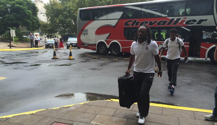 Com nova turbulência, Timão chega a Buenos Aires para pegar San Lorenzo