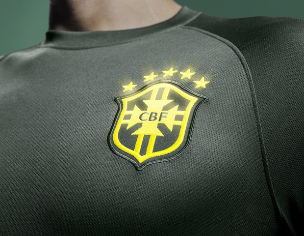 Nike apresenta nova terceiro uniforme da seleção brasileira; veja