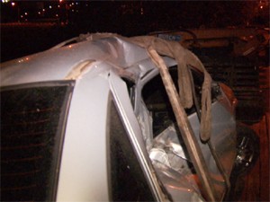 Carro é arrastado por tem em Hortolândia, SP (Foto: Reprodução EPTV)