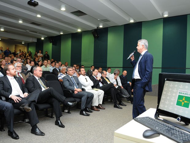 O governador Rodrigo Rollemberg durante apresentação nesta terça de medidas para aumentar a receita do GDF (Foto: Dênio Simões/Agência Brasília)