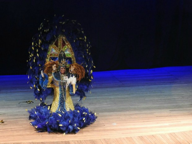 Luxo e paetês marcam concurso de fantasias no Teatro Amazonas (Foto: Indiara Bessa/G1 AM)