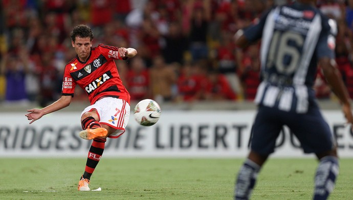Elano falta gol, Flamengo x Emelec (Foto: EFE)