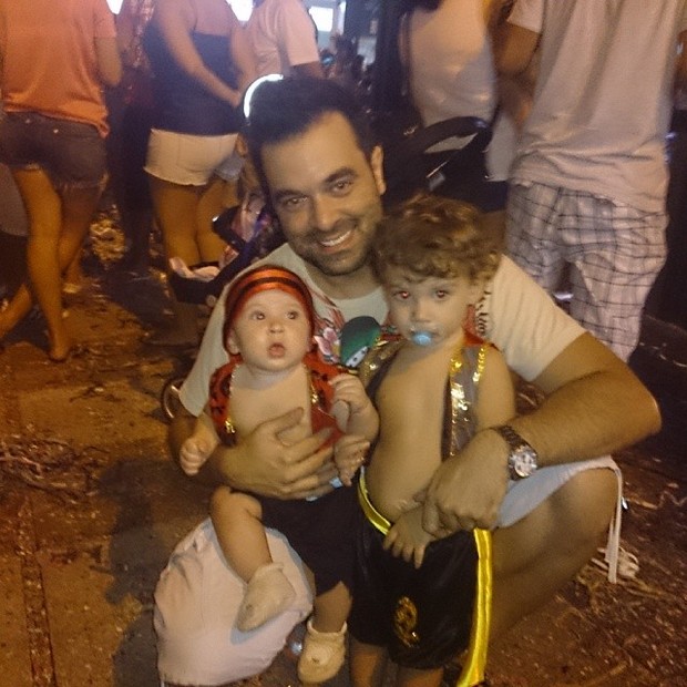Marido de Priscila Pires com os filhos (Foto: Reprodução/Instagram)