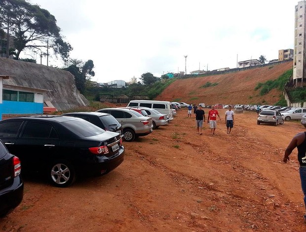 Piscina da Fundac vira estacionamento em Salvador (Foto: Jorge Presídio/Acervo pessoal)