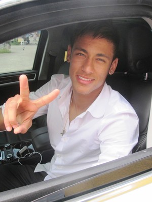 Neymar, em visita a uma instituição de educação infantil (Foto: Marcelo Hazan/Globoesporte.com)