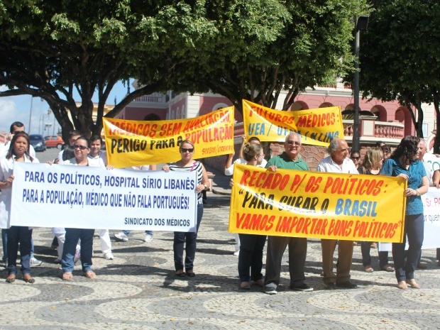 Mobilização na capital ocorreu no Largo São Sebastião, em Manaus (Foto: Girlene Medeiros/G1 AM)
