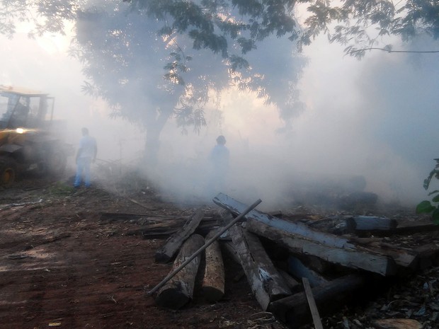 Crianças brincavam de jogar bombinhas e teriam provocado o incêndio em Marcelândia (Foto: Página Press)