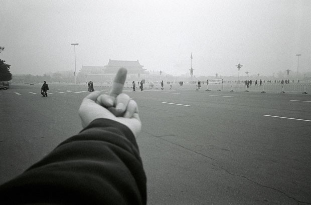 'Study of perspective' (1995-2011, 2014), do artista chinês Ai Weiwei (Foto: Divulgação)
