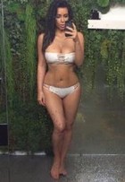 Caçula do clã Kardashian, Kylie Jenner está cada vez mais copiando o estilo de Kim; veja looks