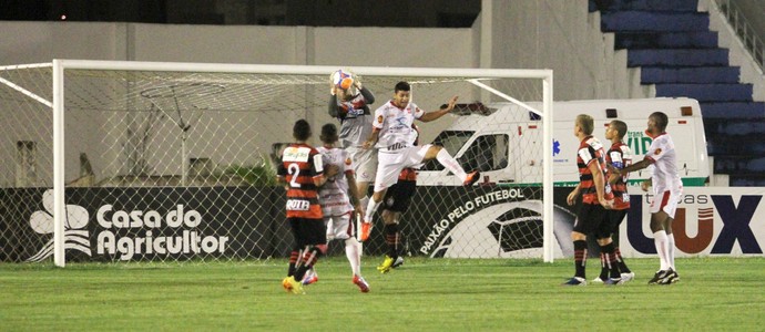 Campinense x Auto Esporte, no Amigão (Foto: Nelsina Vitorino/Jornal da Paraíba)