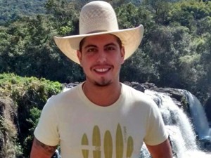 O peão Johnny Luiz Araújo, de 21 anos, morreu no local do acidente (Foto: Reprodução EPTV)