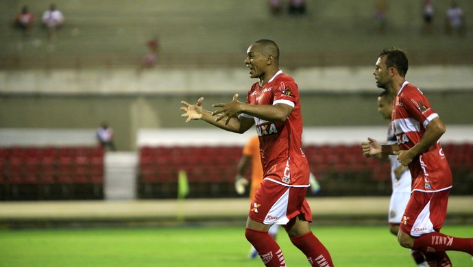 Lima comemora primeiro gol com a camisa do CRB (Foto: Ailton Cruz/ Gazeta de Alagoas)