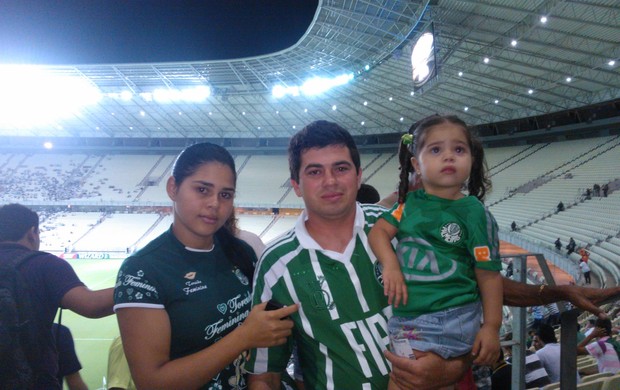 Torcida do Palmeiras na Arena Castelão em jogo contra o Ceará (Foto: Juscelino Filho)