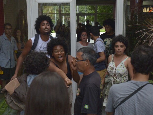 Confusão na reitoria da Ufes (Foto: Vitor Jubini/A Gazeta)