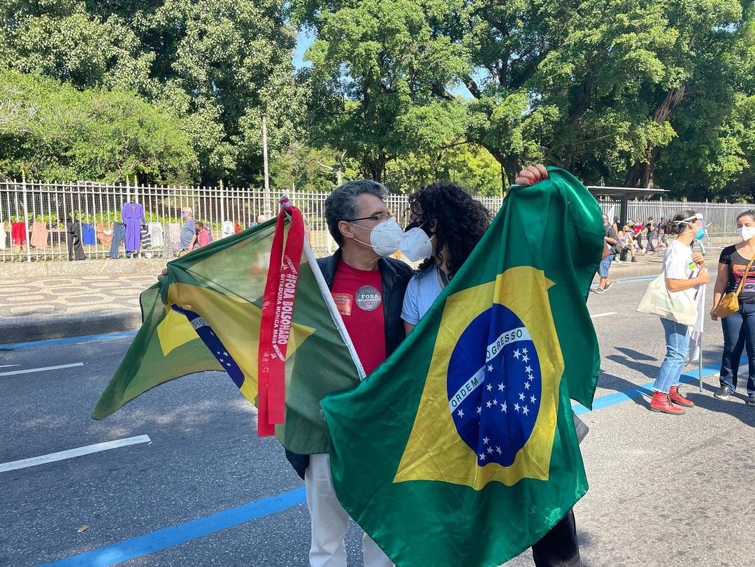 Paulo Betti e Dadá Coelho vão à manifestação contra Bolsonaro (Foto: Reprodução/Instagram)
