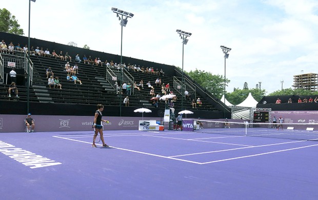 Público na partida de tênis da Teliana no WTA Brasil (Foto: Matheus Tibúrcio)