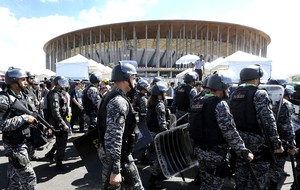 segurança estádio Mané Garrincha manifestação (Foto: EFE)