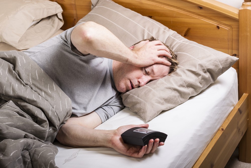 Dores de cabeça, perda de concentração e falhas na memória são algumas consequências de uma noite de sono bem quente (Foto: Reprodução)